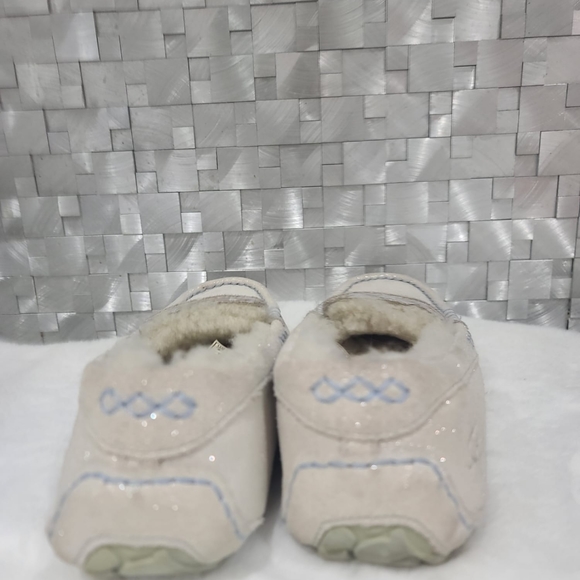 UGG I do Moccasins US 6 EUR 37 - Picture 5 of 9